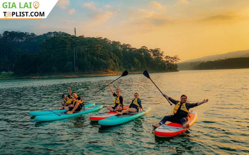 Chèo sup trên đập Tân Sơn
